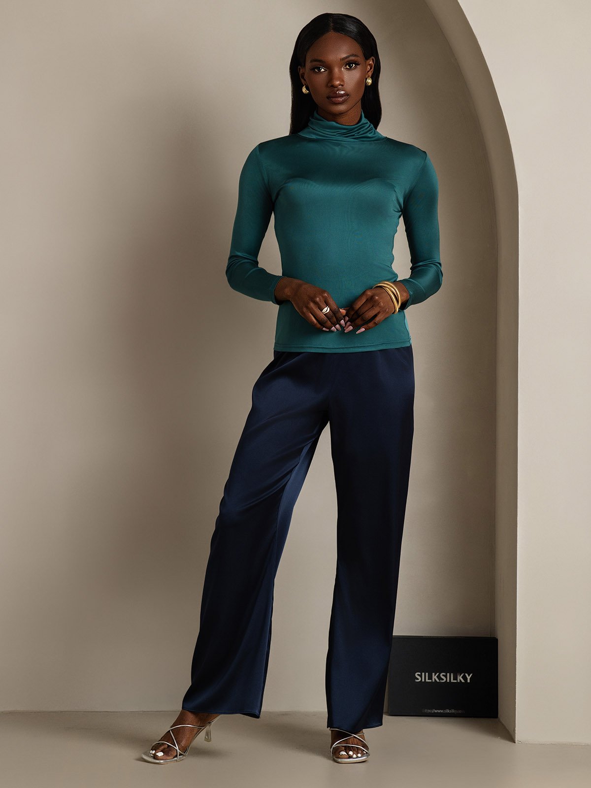 Haut à col montant en mélange de soie à manches longues T-shirt