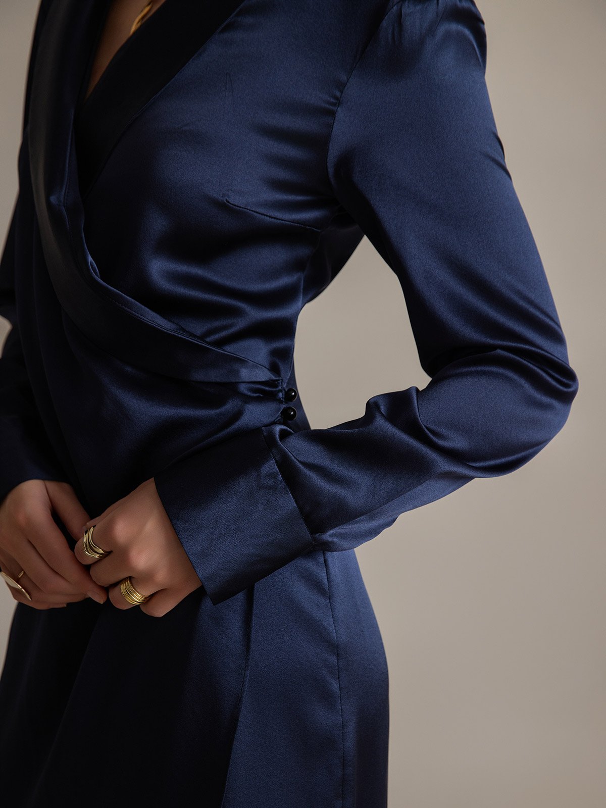 19Momme Robe en soie élégante avec fente et manches longues