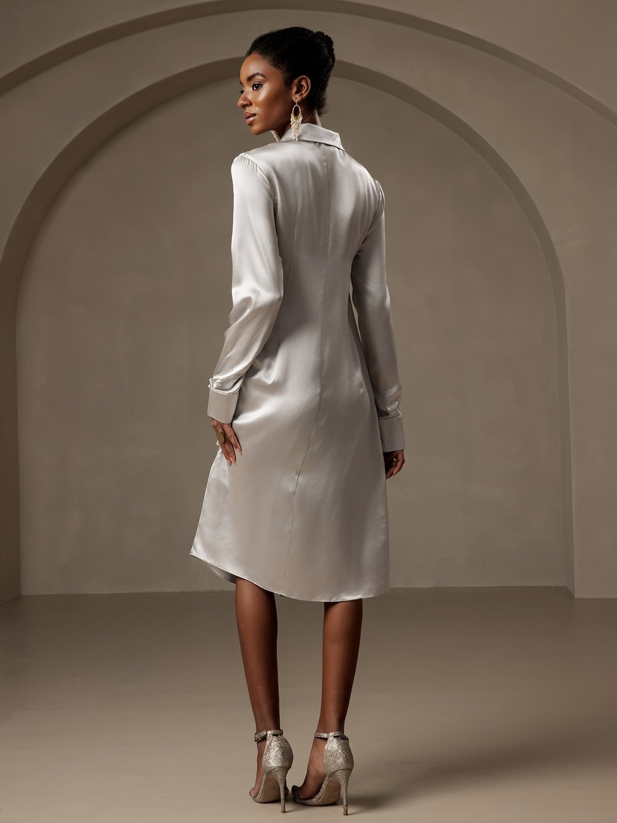 19Momme Robe en soie élégante avec fente et manches longues