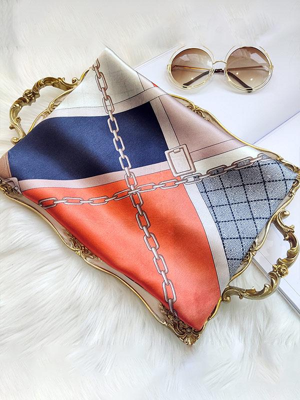 Écharpe Longue en Soie Chaîne Élégante