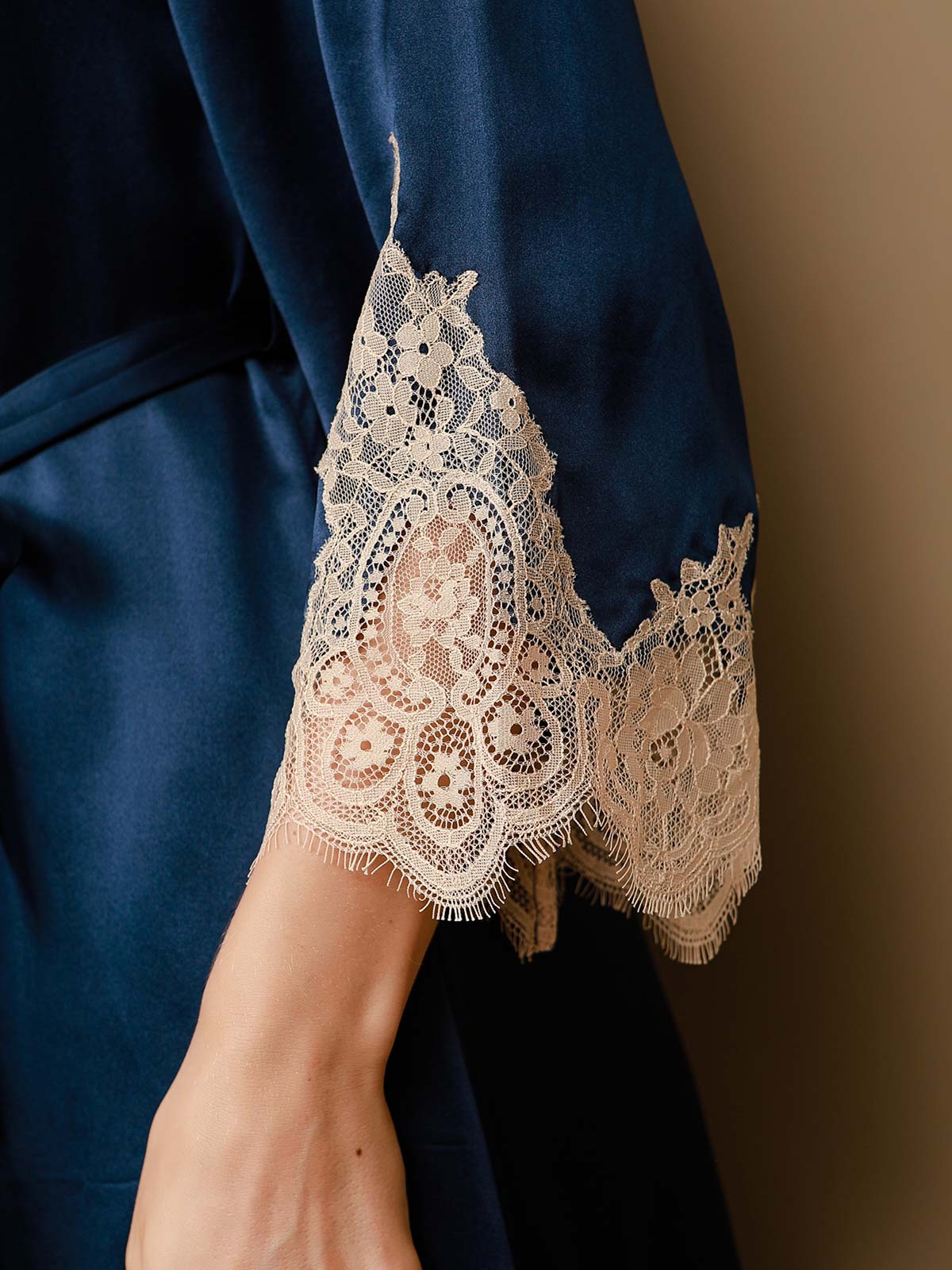 Ensemble Chemise de Nuit et Peignoir en Dentelle de Soie Pure 2Pcs