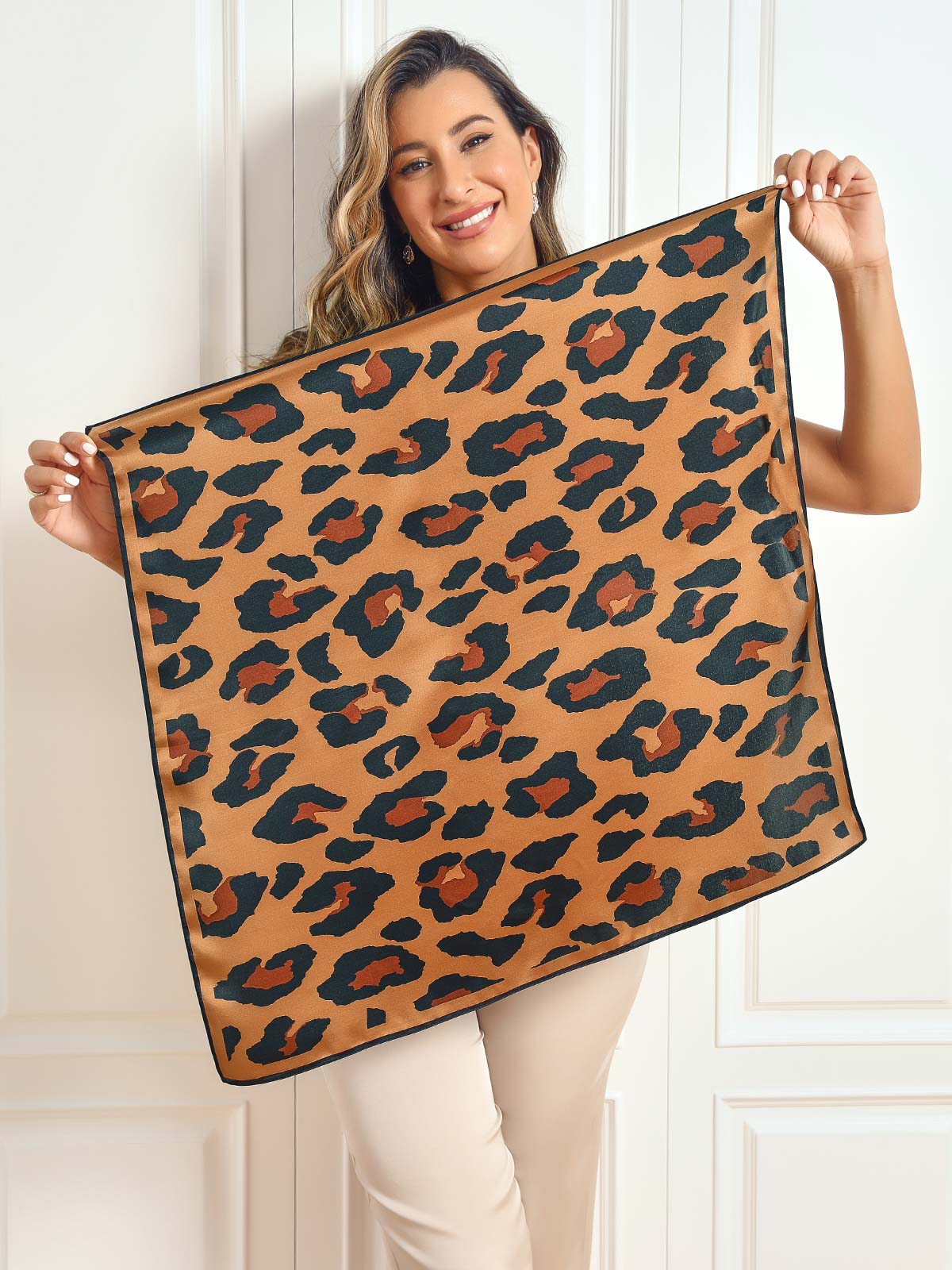 Foulard Carré Imprimé en Pure Soie 68x68cm / 26.8