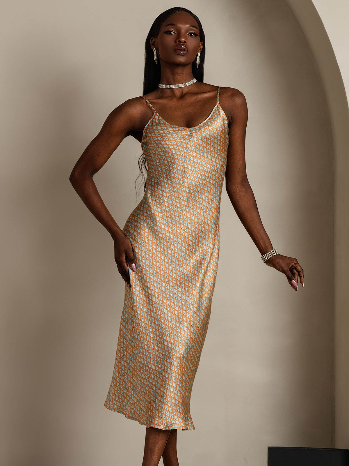 Chemise de Nuit Longue en Soie Classique à Bretelles Spaghetti