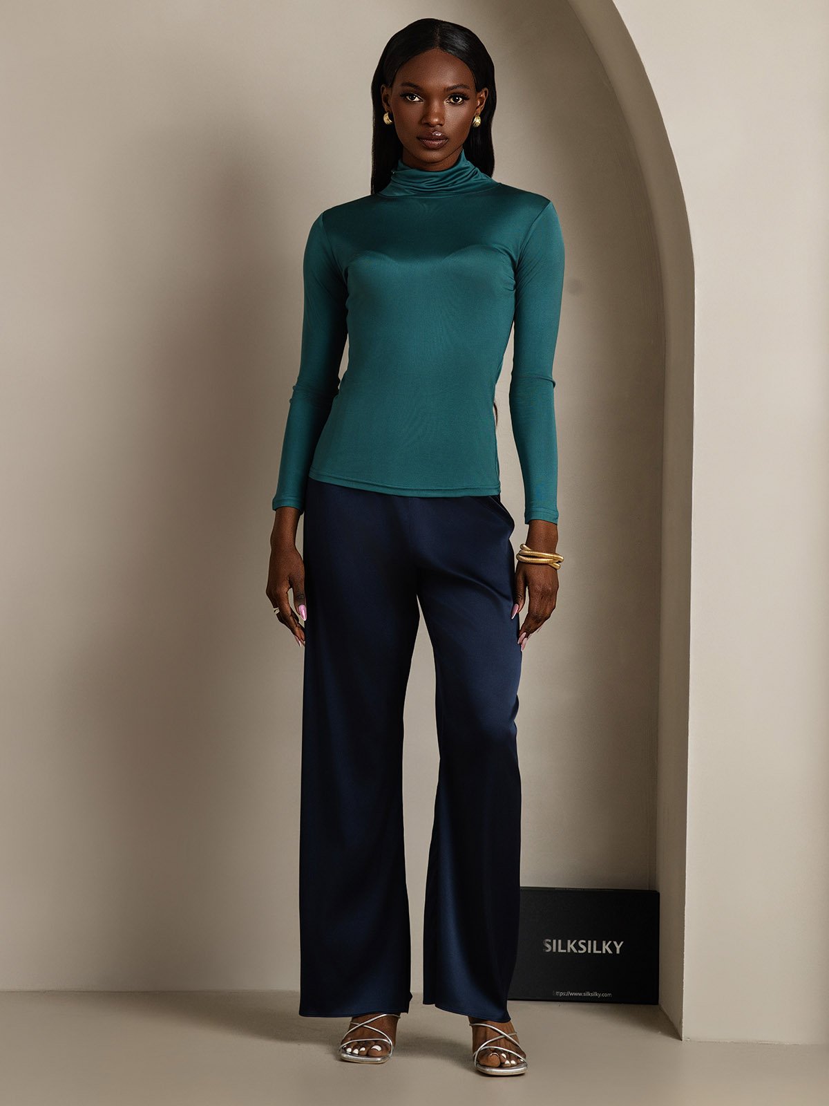 Haut à col montant en mélange de soie à manches longues T-shirt