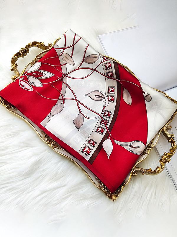 Écharpe Longue en Soie Rouge Élégante