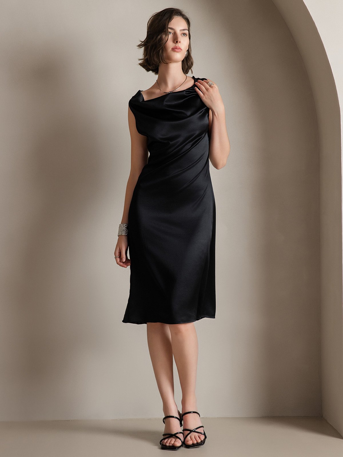 19Momme Robe sans manches en soie élégante à col bénitier