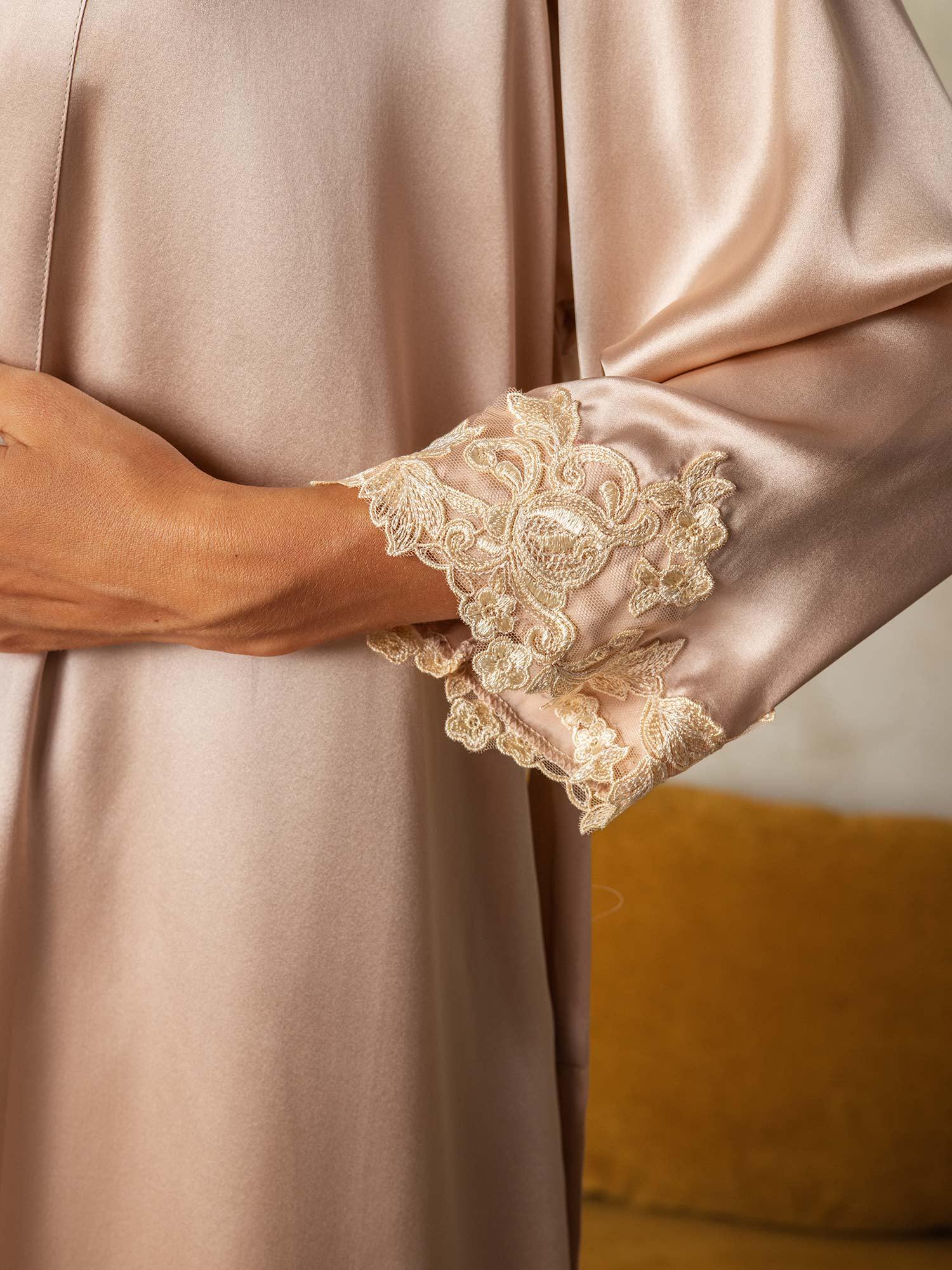 Ensemble Élégant Nuisette Et Peignoir En Pure Soie 2 Pièces